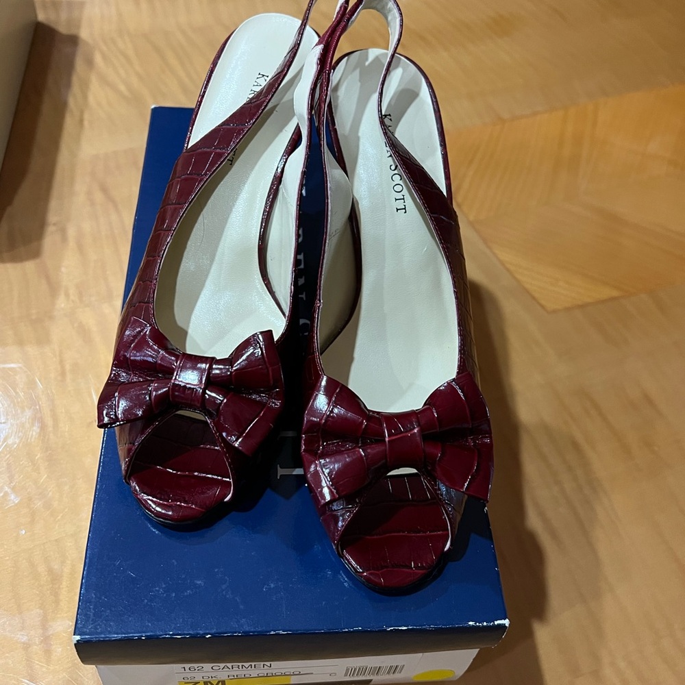 Karen Scott Burgundy Slingback Heels with Bow